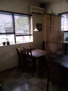 沖縄市胡屋外人住宅のカフェ