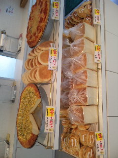 那覇市首里、つねに半額お得なパン屋♪