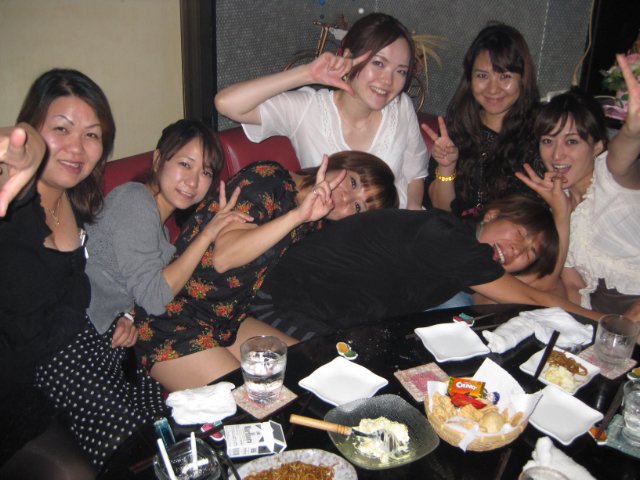 ７人の美女軍団の夜。