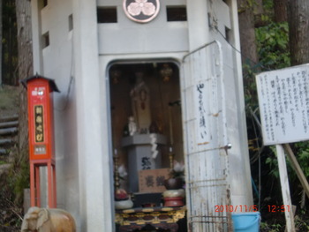 綱取り神社　中津川上流付近