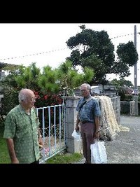 アラ川秀清、与勝後援会６人と新川さん津堅島へ！