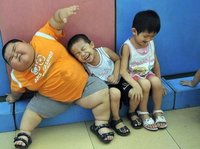 中国富裕層の超肥満体 3歳にして体重40kgの男の子