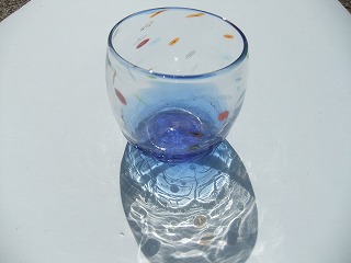 ラベンダカラ―のグラス