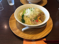 かどのとれたまろやか塩スープと海老ワンタンの相性抜群！上海ヌードル珊のワンタン麺 2016/05/17 23:46:30