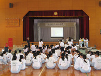「高齢者介助体験教室」を開催しました 2010/08/13 12:05:31