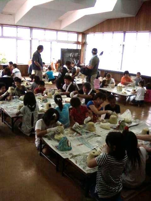 しっくいシーサーの灯篭作り：八重瀬町志多伯