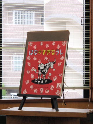 朝の読書会。