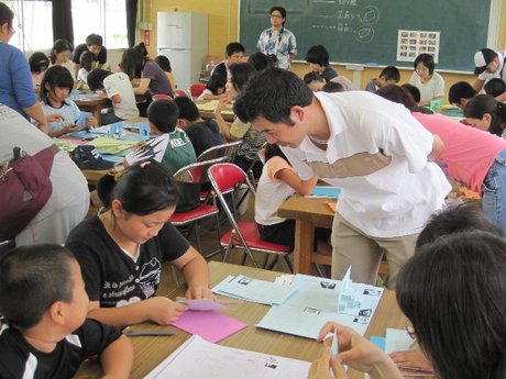 建築士の日　折り紙建築　ｉｎ　坂田小学校