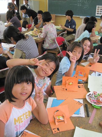建築士の日　折り紙建築　ｉｎ　坂田小学校