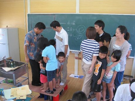 建築士の日　折り紙建築　ｉｎ　坂田小学校
