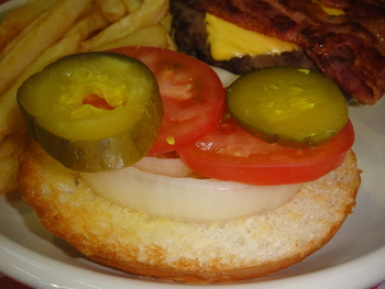 50S　CAFE　（登川）の「コザスペシャルバーガー」