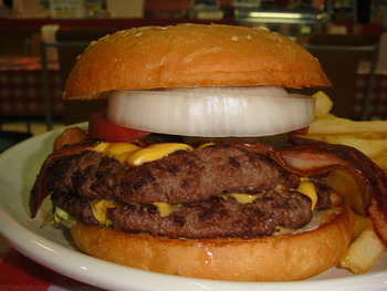 50S　CAFE　（登川）の「コザスペシャルバーガー」
