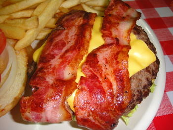 50S　CAFE　（登川）の「コザスペシャルバーガー」