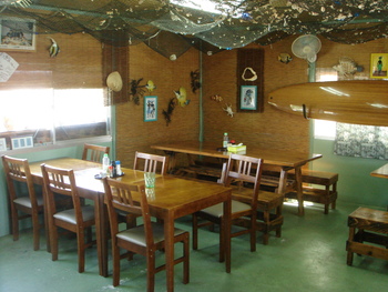 北谷町漁協組合　お魚屋の「ソフトシェルクラブバーガー」