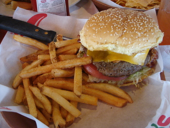 Chili’s（嘉手納基地）の「ベーコンバーガー」