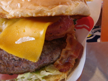 Chili’s（嘉手納基地）の「ベーコンバーガー」