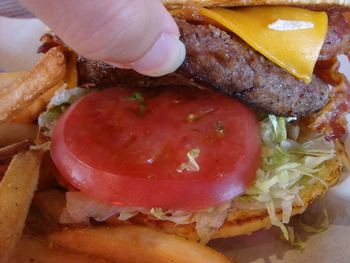 Chili’s（嘉手納基地）の「ベーコンバーガー」