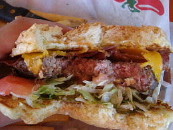 Chili’s（嘉手納基地）の「ベーコンバーガー」