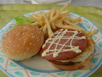 ルネッサンスリゾート・オキナワ（恩納）の「スパムバーガー」