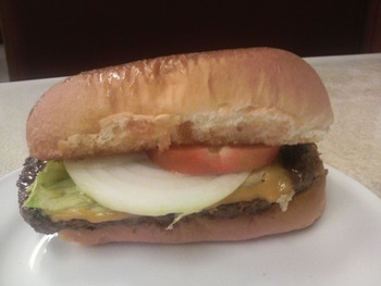 ジャッキーステーキハウス（旭橋）のチーズバーガー