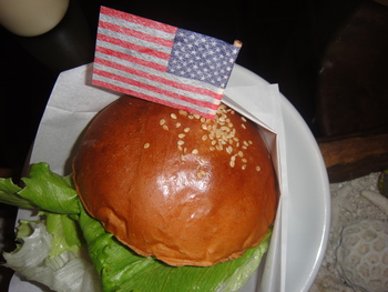アメリカ食堂（牧志）の「チーズバーガー」