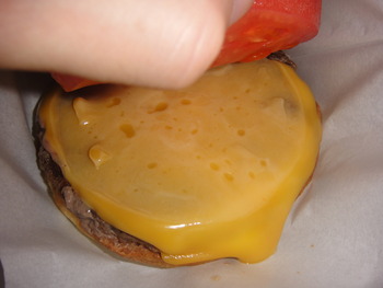 アメリカ食堂（牧志）の「チーズバーガー」