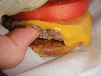 アメリカ食堂（牧志）の「チーズバーガー」