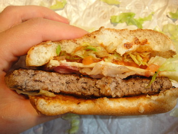 マクドナルド大平インター店の「カリフォルニアバーガー」