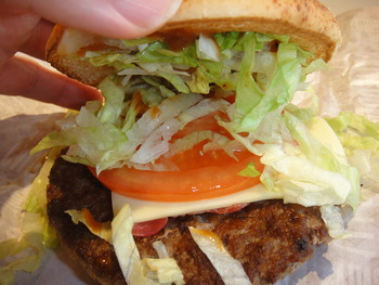 マクドナルド大平インター店の「カリフォルニアバーガー」