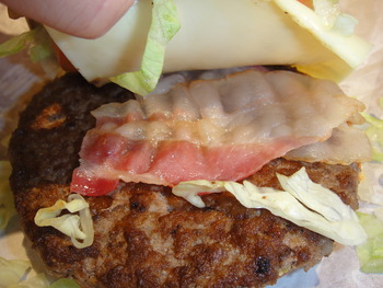 マクドナルド大平インター店の「カリフォルニアバーガー」