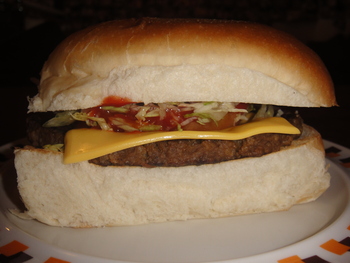 カーサタコス（うるま）の「チーズバーガー」