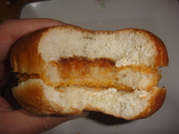 ファミリーマートの「ハンバーガー」「コロッケバーガー」