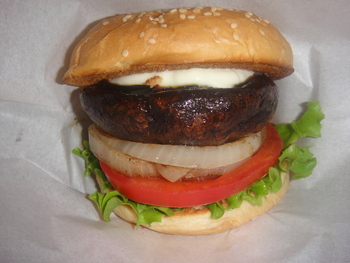 フレッシュネスバーガーのベジタブルバーガー（マッシュルーム）