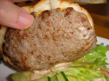 ひめゆりの駅ドライブスルー（糸満市）の「ビッグバーガー」