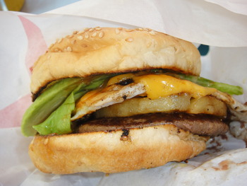 ジェッタバーガーマーケットの「ハワイアンデラックスバーガー」