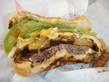 ジェッタバーガーマーケットの「ハワイアンデラックスバーガー」