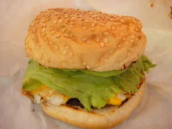 ジェッタバーガーマーケットの「ハワイアンデラックスバーガー」