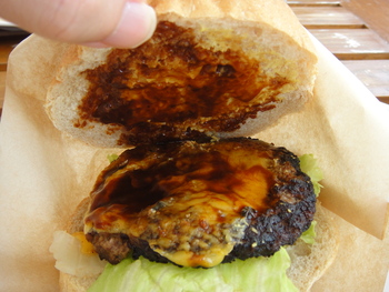 カフーリゾートフチャクの「手ごねハンバーグのチーズバーガー」