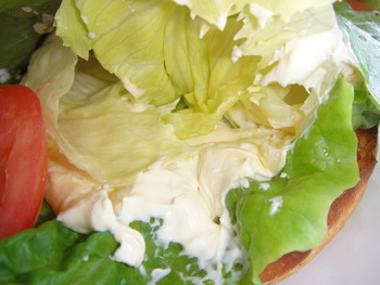 海辺のCafeかぬたんの「摘みたて野菜のチーズバーガー」