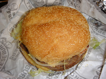 ミーンジーンバーガーの「ベーコンチーズバーガー」