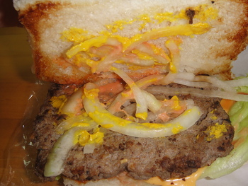 大衆食堂ミッキー（沖縄）の「ハンバーガー」