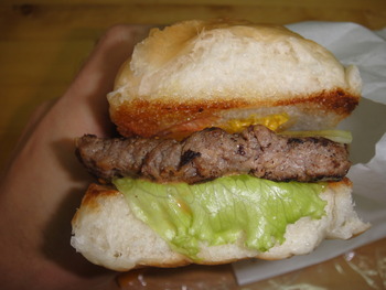 大衆食堂ミッキー（沖縄）の「ハンバーガー」
