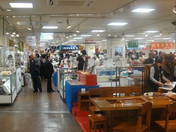 長崎の物産と観光展（沖縄三越）の「佐世保バーガー」