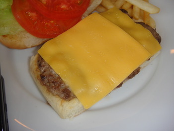ステーキハウスニューヨーク（池原）の「チーズバーガーサンド」