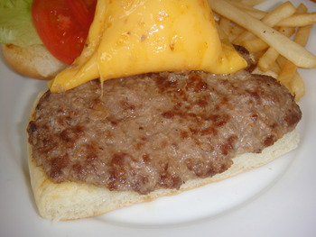 ステーキハウスニューヨーク（池原）の「チーズバーガーサンド」