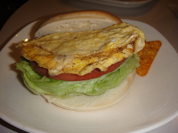 オレンジシープ（浦添）の「アボカドチーズバーガー」
