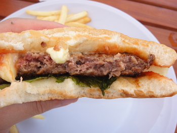 PARAISO（オクマ）の「PARAISOハンバーガー」