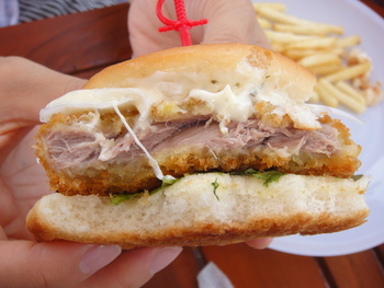 PARAISO（オクマ）の「PARAISOハンバーガー」