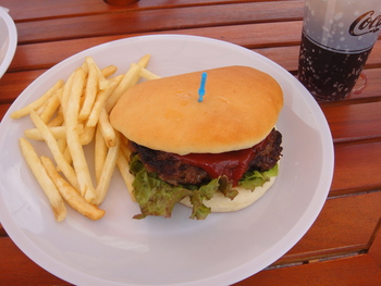 PARAISO（オクマ）の「PARAISOハンバーガー」