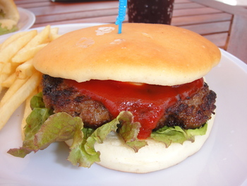 PARAISO（オクマ）の「PARAISOハンバーガー」
